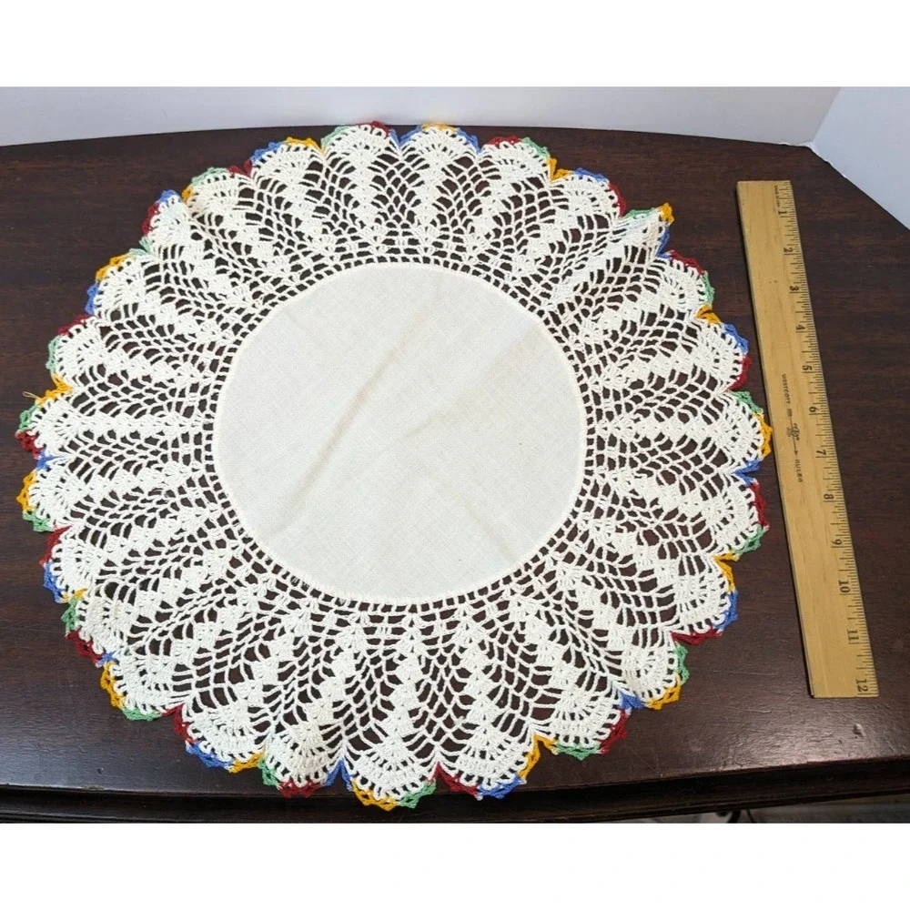 Vintage Embroidered Floral Table Runner 36x14 & Crochet Doilies Lot 3pc Ivory